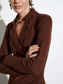 SHEIN Stylify 女士纯色V领长袖T恤，褶皱领修身休闲上衣，适合春、夏、秋、冬穿着。 - 棕色 - 查看 4