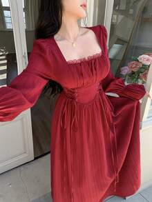 Feyla 女士复古优雅简约纯色方领荷叶袖蕾丝胸前褶裥系腰连衣裙，春秋季 - 紅木色 - 查看 5