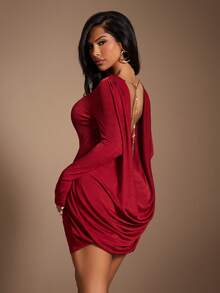 Radiana 女士性感优雅红色露背迷你连衣裙，金属链条装饰垂褶后颈连衣裙，迷人派对礼服，红色正式礼服，迷你正式连衣裙，弹力光泽面料，修身剪裁，适合约会、聚会、生日、俱乐部、夜生活、宴会、酒红色、圣诞节、新年夜、假期等场合。 - 酒紅色 - 查看 5