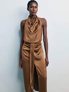 Maija 女士纯色高开衩连衣裙，简约剪裁，时尚有型。高开衩设计尽显女性优雅自信，适合生日派对、婚礼、嘉年华等重要场合。整体风格优雅得体，既适合正式场合也适合休闲聚会。是展现女性魅力和高雅品味的理想之选。 - 棕色 - 查看 7