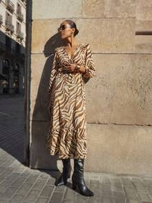 Maija Váy mùa hè thường ngày rộng rãi nhiều màu in họa tiết ngựa vằn ombre dành cho nữ, vải voan mềm mại cổ chữ V, viền nhún bèo, váy maxi kiểu Pháp thanh lịch và lãng mạn, phù hợp để mặc đi du ngoạn và trang phục mùa hè kiểu phương Tây, phù hợp cho mọi mùa, thiết kế thời trang ngày lễ hiện đại, trang phục đi biển thoải mái, phong cách Bohemian, trang phục ngày lễ đảo Isabi, trang phục ngày lễ Dopamine mùa hè, phong cách ngày lễ cùng phong cách, không khí kỳ lạ, hòa nhạc đồng quê, trang phục kiểu phương Tây phong cách cơ bản nhẹ nhàng và bền bỉ, phù hợp cho mọi người, trang phục thời trang đường phố, trang phục quán cà phê, trang phục đi biển thoải mái cho nữ váy họa tiết ngựa vằn váy họa tiết ngựa vằn váy họa tiết động vật váy đi nghỉ mát cho nữ váy - Nhiều màu - Xem 5