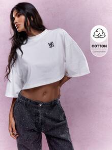 MISSGUIDED 街头刺绣徽标落肩宽松短款 T 恤 - 白色 - 查看 1