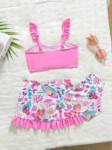 SHEIN 4件套女童泳衣套装，春夏沙滩泳装套装，新品上市。包含吊带泳衣上衣、泳裤、罩衫裙和遮阳帽。可爱的草莓图案让女孩更显甜美，荷叶边下摆设计甜美可爱。适合4-7岁女孩穿着。美人鱼图案泳衣套装，适合幼儿穿着，三件套，时尚活泼可爱，适合游泳、海滩、泳池、拍照，也可作为礼物。女童泳衣、幼儿泳衣、儿童泳衣、夏季女童泳衣、女童两件套泳衣套装、女童泳裙套装、度假两件套、度假女童两件套、夏季女童两件套、女童三件套比基尼套装、女童两件套泳衣、女童比基尼套装、女童两件套泳衣。 - 粉色 - 查看 2