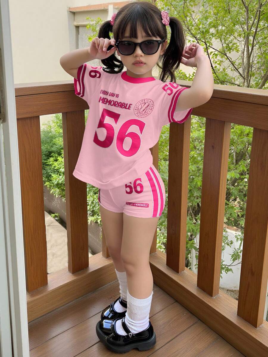 两件套女生旅行休闲运动风套装,印有数字56和“每一天都值得纪念”标语,袖子采用撞色设计,包含一件短袖T恤和一条骑行短裤,适合夏季、运动、健身、休闲外出和社交活动。 - 彩色 - 查看 1