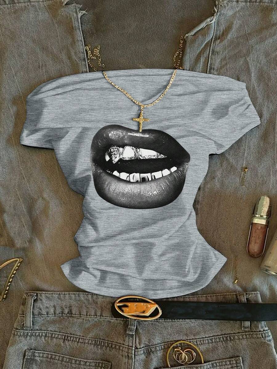 Attitoon 这款休闲复古街头涂鸦唇印褶皱露肩紧身短袖T恤，适合多种场合，包括初秋、复古、学院风、性感、可爱、Y2K、椰子女孩、波西米亚风、嬉皮风、音乐节以及秋冬季。 - 淺灰色 - 查看 1