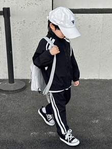 SHEIN Little Byeori 两件套儿童男童休闲韩版宽松加厚针织领拉链连帽外套和裤子套装，适合秋冬季外出，也适合上学、花园、海滩、生日、春夏秋冬等场合。 - 黑色 - 查看 3