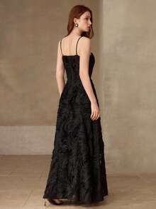 MOTF PREMIUM 女士金属细节吊带纹理长连衣裙，秋冬季 - 黑色 - 查看 3