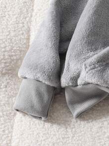 男童毛绒柔软连帽衫，带袋鼠口袋和刺绣贴片，搭配宽松运动裤套装 - 灰色 - 查看 5