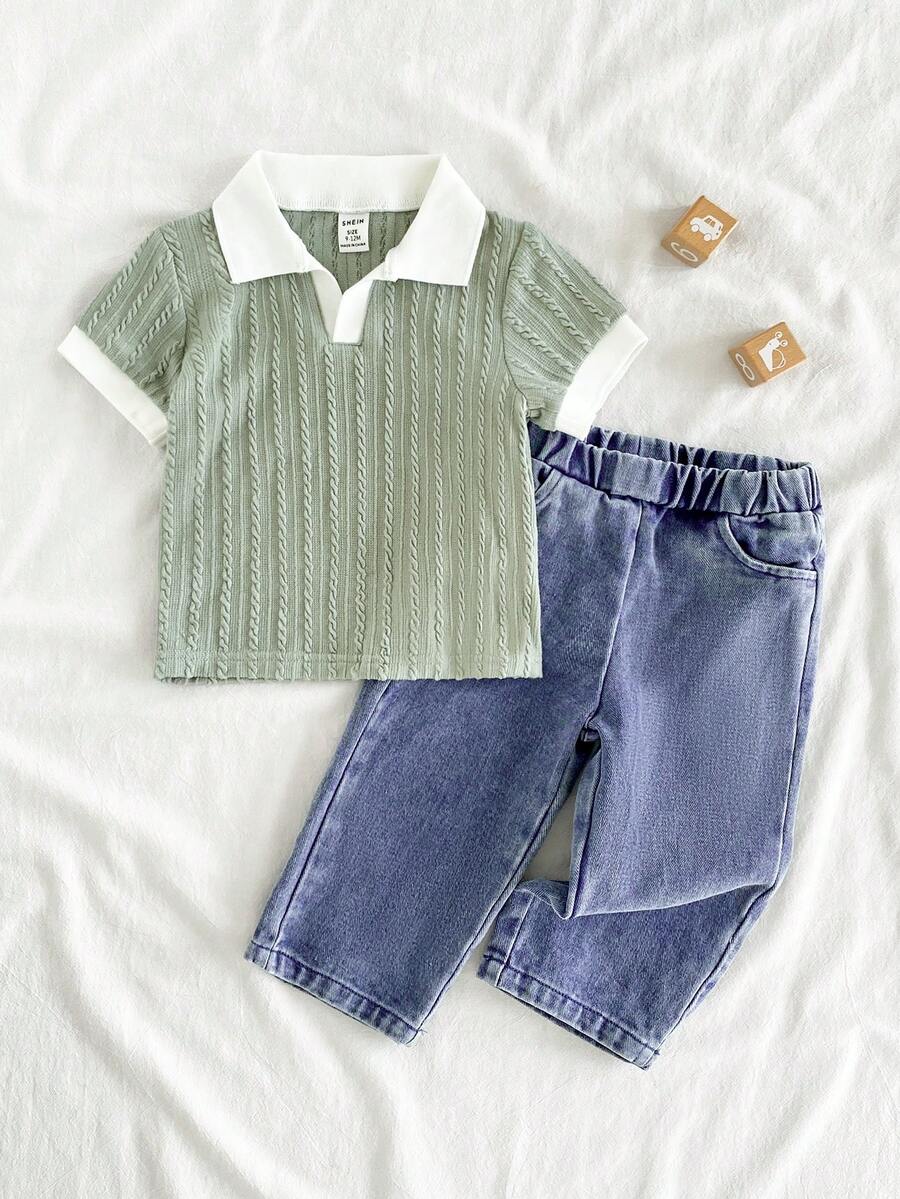 SHEIN Vintaside Kids 这款男童百搭休闲翻领短袖上衣搭配时尚水洗牛仔裤套装，适合日常穿着、家庭露营、外出就餐或购物。
