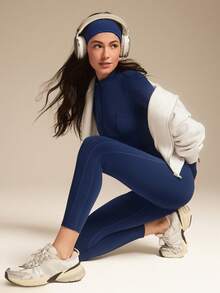 GLOWMODE 24英寸 FeatherFit™-Air Glow Giver 柔软透气吸汗前拉链罗纹侧边拼接塑形缝线拇指孔深V露背缝线可拆卸胸垫长袖连体裤低冲击日常运动服秋冬 - Dark Blue - 查看 8