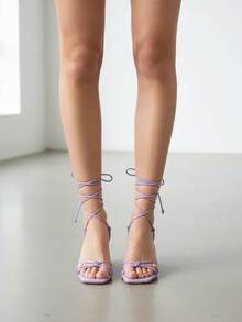 La Caprichosa sandalias de mujer con tacón bloque, sandalias elegantes con tiras delgadas, sandalias con amarre al tobillo para vestir, sandalias modernas con cordones envolventes, sandalias femeninas con tacón medio, sandalias minimalistas para ocasiones especiales, sandalias de tiras cruzadas para uso diario, calzado femenino con diseño estilizado, sandalias versátiles para atuendos formales y casuales - Lila Púrpura - Ver 5