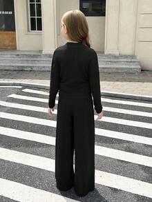 SHEIN Serisse Kids 少女纯黑色纹理针织侧褶皱高领修身长袖上衣T恤和阔腿裤两件套，休闲宽松T恤上衣搭配休闲宽松长裤，基础款，日常穿着，适合返校季 - 黑色 - 查看 2