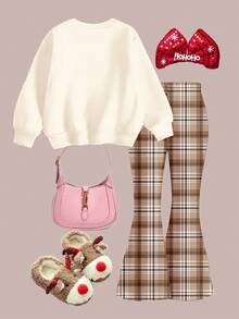 SHEIN 奶油白，复古学院风，可爱小熊图案印花，少女休闲简约柔软舒适圆领长袖卫衣搭配喇叭裤两件套，适合日常穿着、街头风、校园风、秋冬季穿搭，轻松舒适，秋冬季叠穿单品，时尚童装，休闲服饰，儿童学院风小熊图案服装，时尚秋季，新款，冬季时尚，透视设计，温暖舒适，适合儿童校园时尚穿搭。 - 彩色 - 查看 2