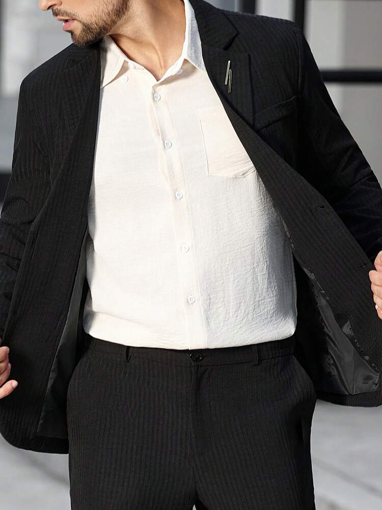 Calvornis 一套男士商务休闲单排扣西装外套和西裤，采用披肩领设计，更添时尚感和层次感，适合通勤、商务、派对和宴会等场合。这套西装是男士衣橱中不可或缺的百搭单品，也是送给男友或丈夫的绝佳礼物。 - 黑色 - 查看 8