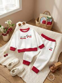 SHEIN 2 piezas Conjunto de niña bebé dulce y lindo con parte superior de sudadera de manga larga con cuello redondo y estampado de cerezas rojas y blancas, y pantalones de chándal con cintura elástica, de textura suave y gruesa, cómodo, para Navidad, Año Nuevo, fiestas, uso diario, primavera, otoño e invierno - Blanco - Ver 11