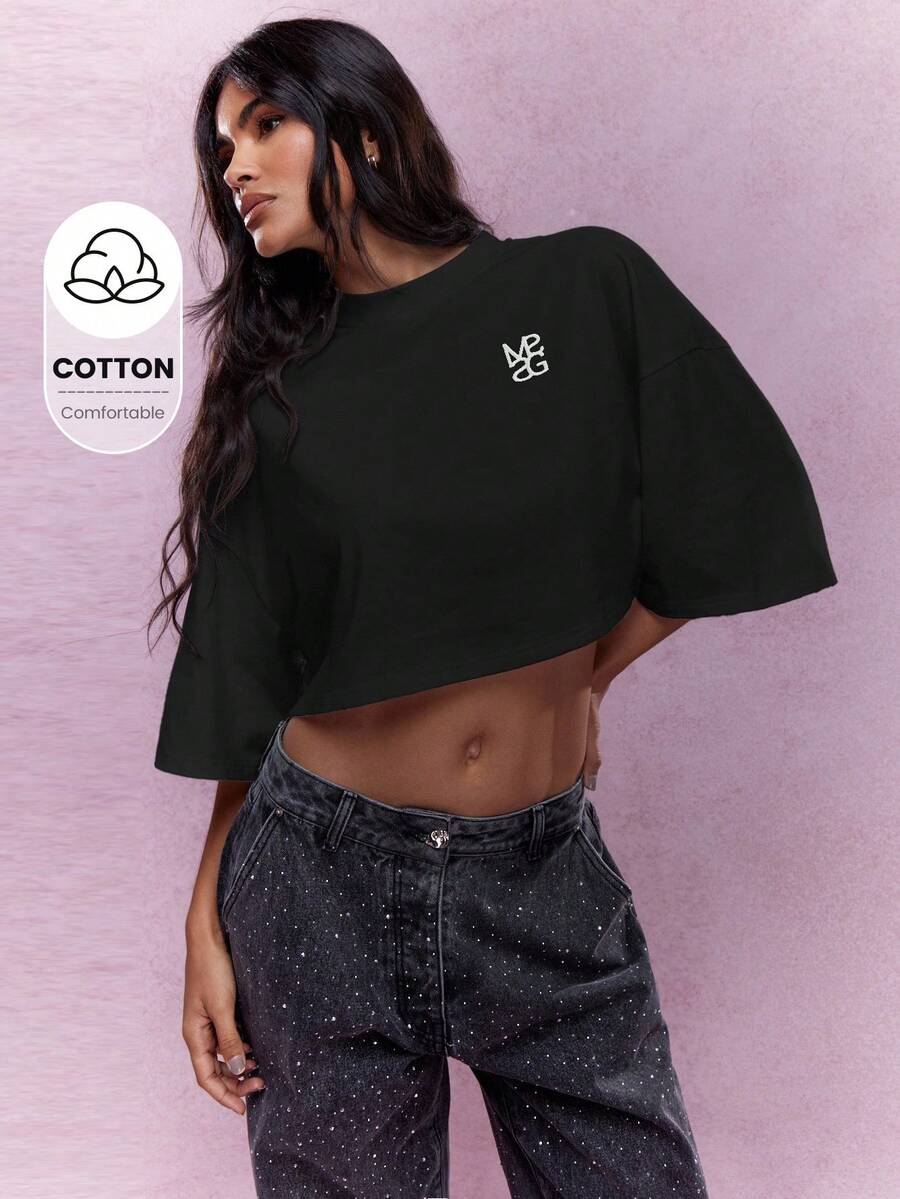 MISSGUIDED Crop top oversize casual, con spalle rilasciate, maniche a tre quarti, logo ricamato, in misto cotone, stile athleisure, moda autunnale, vestibilità squadrata, stile urban - nero - Visualizzare 1