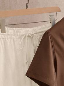 Manfinity VCAY 男士修身V领短袖休闲衬衫套装（棕色）2件套；男士亚麻两件套；男士两件套服装（棕色裤子和衬衫） - 彩色 - 查看 3