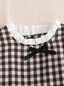 Elladie kids 这款女童复古法式优雅可爱格子碎花长袖连衣裙，长度及膝，适合女孩夏季穿着，出席家庭聚会、派对和玩耍等场合。连衣裙的设计让女孩看起来活力四射、可爱迷人，更添几分青春气息。穿上它，女孩在与家人共度时光时，定能充满乐趣和活力！ - 棕色 - 查看 5