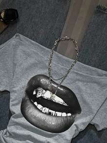 Attitoon 这款休闲复古街头涂鸦唇印褶皱露肩紧身短袖T恤，适合多种场合，包括初秋、复古、学院风、性感、可爱、Y2K、椰子女孩、波西米亚风、嬉皮风、音乐节以及秋冬季。 - 淺灰色 - 查看 5