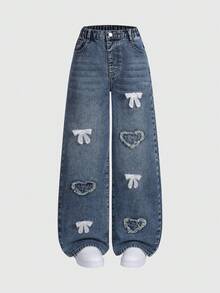SHEIN Denimly Spring/Summer New Tween Girl Loose Fit Light Blue Denim Jeans, Wide Leg Relaxed Style With Soft Denim Fabric Like Being Wrapped In Clouds, Heart Embroidery Detail Adds Touch, Elastic Waist Design For Comfortable Wear, Suitable For Campus, Street, Dates, Outdoor Activities And Everyday Occasions