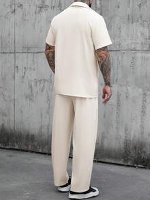 Manfinity CasualCool 男士休闲纯色衬衫和裤子套装 - 米色 - 查看 2