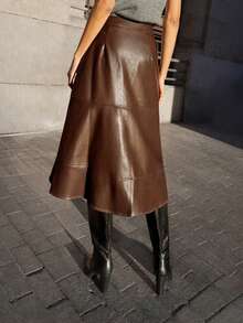 Maija 2025 现代都市初秋经典 PU 金属扣设计中长裙，适合初秋派对季和返校季