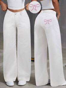 SHEIN Quần jeans ống đứng cạp thấp màu trắng rách rưới thêu nơ cho nữ tuổi teen, quần jeans boyfriend thường ngày, quần nữ mùa đông, dịp năm mới, Giáng sinh, quần trắng cho đêm giao thừa, phong cách đường phố vintage, thoải mái và đa năng, phù hợp cho nữ 13-16 tuổi, thích hợp đi học, ở nhà và du lịch, quần jeans ống rộng đa năng có túi vá, thích hợp cho Lễ Tạ ơn. - trắng - Xem 1