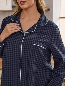 Doze Lane Conjunto de pijama plus size com estampa xadrez, gola lapela e mangas compridas. - Azul - Ver 3