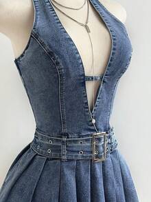 Elamini Y2K 时尚休闲性感露背无袖牛仔连衣裙，带褶裥裙摆 - 中等水洗藍 - 查看 3