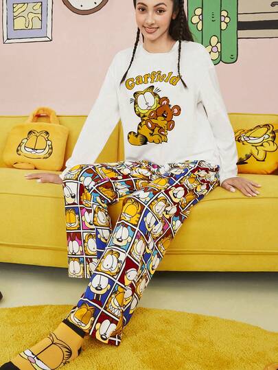 GARFIELD | SHEIN Women White Christmas New Year Eve Cute Cartoon Letter Lattice Print Drop Shoulder Loose Long Sleeve Top And Straight Leg Pants Sleepwear Set Winter Women Pajama Set Holiday Fall New Years Outfit Fall Clothes