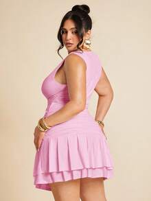 SHEIN BAE 大码曲线女士无袖纯色白色紧身褶皱迷你双层褶皱连衣裙，适合夏季、秋冬季节，鼠尾草绿连衣裙 - 淺粉色 - 查看 2