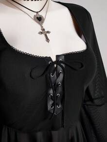 SHEIN ICON Áo thun cổ chữ U buộc vạt trước Y2K phong cách Gothic cổ điển cỡ lớn, viền bất đối xứng, tay loe - màu đen - Xem 8
