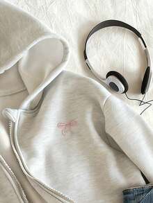 Sparklyn 少女休闲连帽拉链卫衣，胸前饰有粉色蝴蝶结刺绣，两侧各有一个口袋，适合上学、通勤、散步等场合，可搭配运动裤或长袖毛衣。 - 淺灰色 - 查看 3