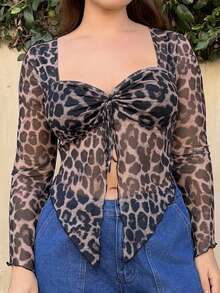 Nezia Cruz 加大码豹纹系带喇叭袖性感方领衬衫 - 彩色 - 查看 4