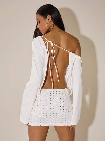 SHEIN BAE 白色性感露背金属铆钉镶嵌长袖迷你连衣裙/露肩连衣裙/性感连衣裙/夜店/约会连衣裙/白色连衣裙/春假穿搭/2026狂欢节女士造型/狂欢节服装/派对连衣裙/2000年代风格/女士夏季连衣裙