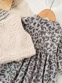 SHEIN Vintaside Kids 2 Stücke/Set Kleinkind Mädchen Landstil Flauschige Weste Jacke + Cord Puffärmel Kleid, süßer Lässig Alltags Outfit, dick & warm, minimalistisches elegantes Design, Herbst/Winter - Grau - Übersicht 4