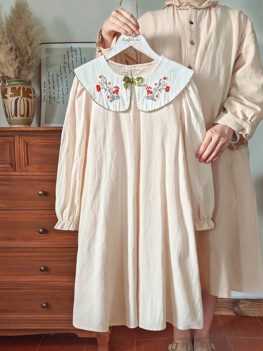 Vintaside Kids Váy dài tay thêu ve áo mùa thu cho bé gái, thích hợp mặc thường ngày như đi chơi mùa thu, cắm trại, họp mặt gia đình và tiệc tùng - Màu Khaki - Xem 1