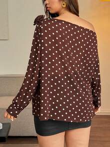 Vionelle 大码波点长袖3D花朵珍珠雪纺斜肩上衣 - 咖啡棕 - 查看 2