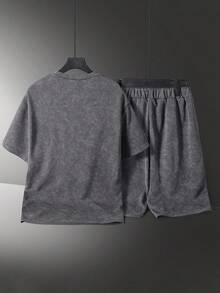 Vacaura Bộ 2 trang phục thường ngày dành cho bé trai tuổi teen, áo thun cổ tròn in họa tiết tiếng Anh thời trang và sành điệu với thiết kế bo cong ở mặt bên, quần short có nhãn dệt đơn giản và viền cong, vải có họa tiết, phù hợp cho mùa hè và mùa thu - Màu xám đen - Xem 3