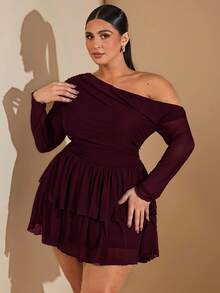 SHEIN BAE Vestido curto plus size elegante, doce e sexy em tule preto com ombros assimétricos, mangas compridas e barra com babados. Estilo conto de fadas, perfeito para o Dia dos Namorados, verão, aniversários e festas formais. - Vermelho Acastanhado - Ver 6