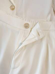GlowEve CURVE 女士优雅蕾丝短袖双排扣西装外套及短裤套装 - 白色 - 查看 7