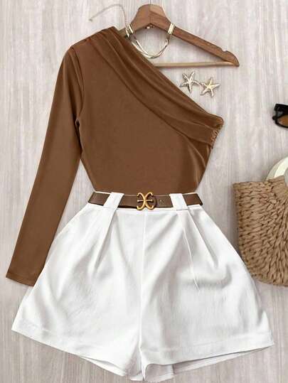 EMERY ROSE Set de 2 piezas: Blusa plisada de hombros casual y elástica de color marrón sólido, y pantalones blancos de cintura elástica, conjunto de talla grande