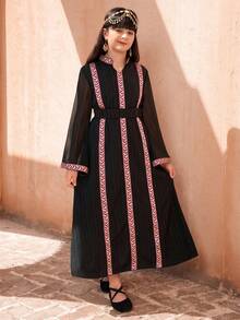 SHEIN Traditional Arab Abaya Dress, Girls Long Robe With Red & White Geometric Decoration, Combining Modern And Traditional Design, Comfortable And Suitable For Festivals, Celebrations And Formal Occasions - Green - View 5