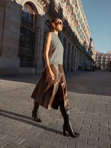 Maija 2025 现代都市初秋经典 PU 金属扣设计中长裙，适合初秋派对季和返校季