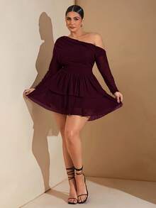 SHEIN BAE Vestido curto plus size elegante, doce e sexy em tule preto com ombros assimétricos, mangas compridas e barra com babados. Estilo conto de fadas, perfeito para o Dia dos Namorados, verão, aniversários e festas formais. - Vermelho Acastanhado - Ver 4