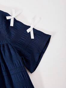 SHEIN Casuvi Kids 女童宽松A字连衣裙，梭织纹理雪纺面料，舒适休闲，蝴蝶结装饰，美式学院风，适合春夏日常穿着 - 藏蓝色 - 查看 4