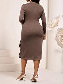 SHEIN Lady 大码优雅纯色裹身连衣裙，适合派对穿着 - 棕色 - 查看 2