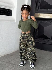 TaviRue 2件套女婴绿色休闲舒适百搭纯色高弹力磨毛罗纹长袖上衣+迷彩宽松抽绳裤套装，秋冬款