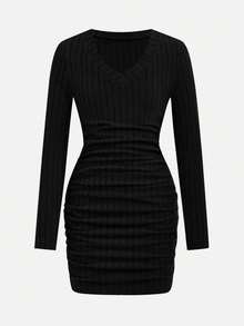 SHEIN Vestido ajustado de niña preadolescente con cuello en V sólido y falda de tela con textura en negro - Negro - Ver 2