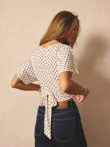 Aralina 女士波点印花上衣，宽领船领，短蝙蝠袖，飘逸袖子，可爱上衣，腰部系带收腰设计，T恤款式，波点印花，复古风格，适合外出、派对、工作或办公室穿着。 - 彩色 - 查看 8
